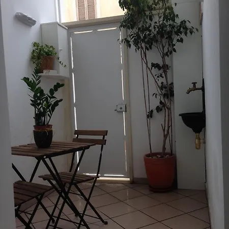 לינה וארוחת בוקר Gino's House גלאטינה