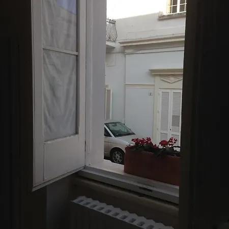 לינה וארוחת בוקר Gino's House